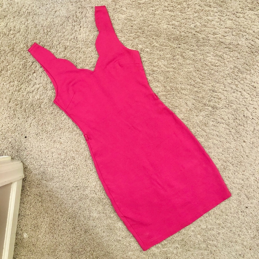 ✨SALE✨Hot Pink Scallop Bodycon Dress
